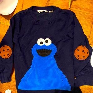 Adorable fuzzy Cookie Monster H&M Sesame Street sweatshirt size 4-6 years